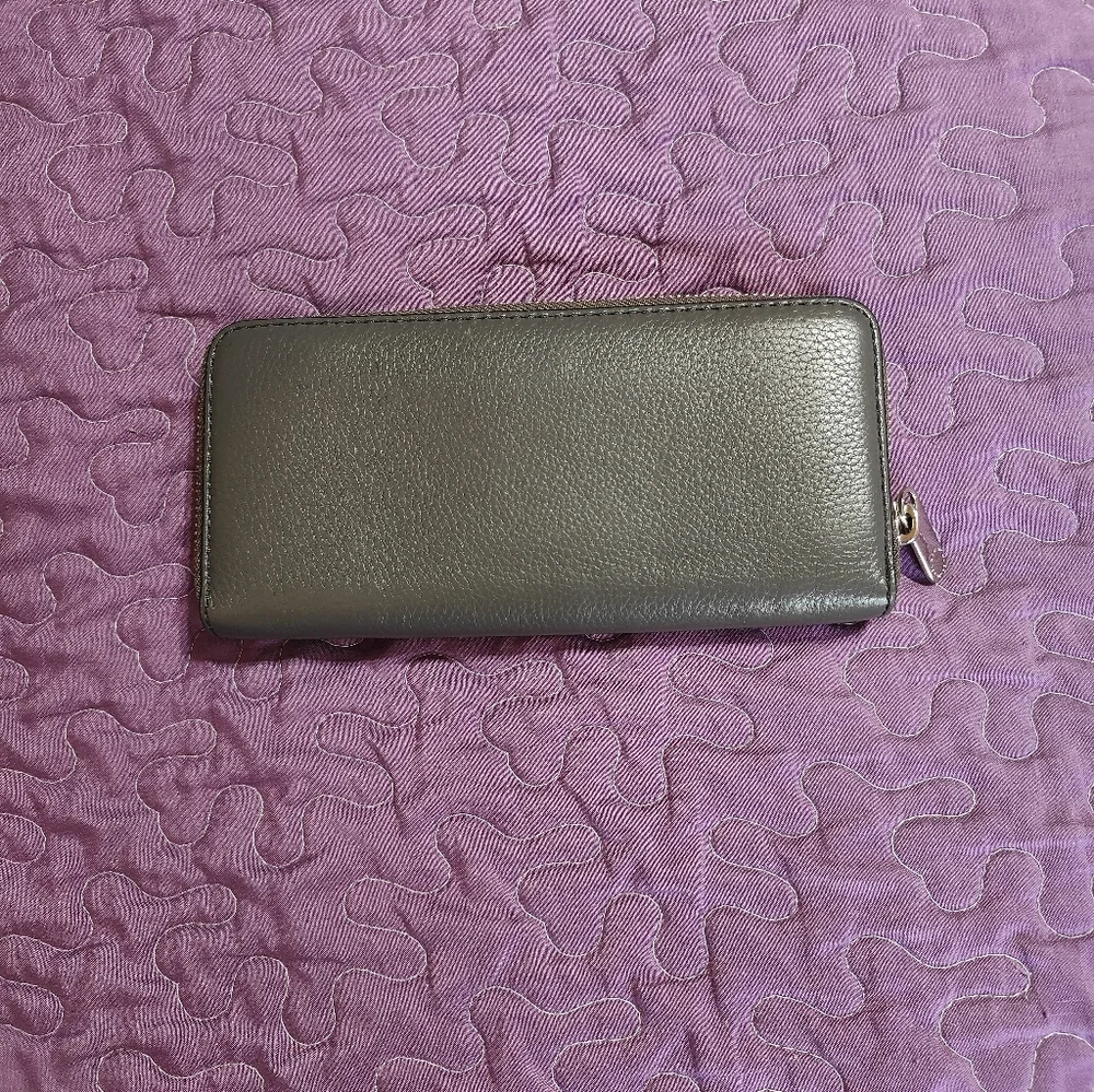 Marc Jacobs Gray Leather Zip-Around Wallet with Gold Plaque‎